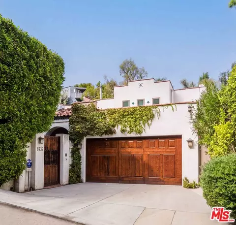 8935 Hollywood Hills Rd, Los Angeles, CA 90046