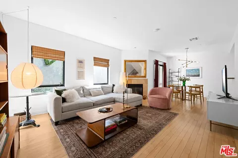 14322 Dickens St #3, Sherman Oaks, CA 91423