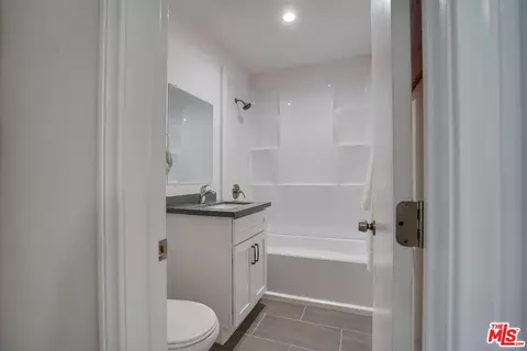 Bath - 1503 N Stanton Pl, Long Beach, CA 90804 photo 1 of 1