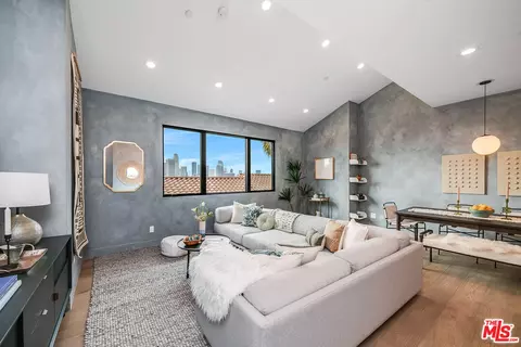 1055 W Mayflower Ct, Los Angeles, CA 90026