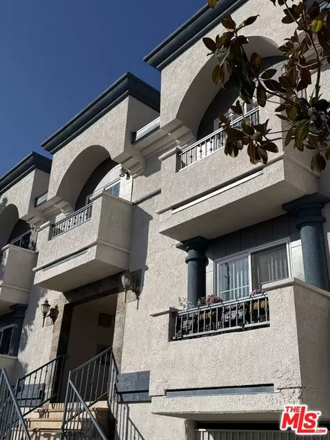 7035 Woodley Ave #203, Van Nuys, CA 91406