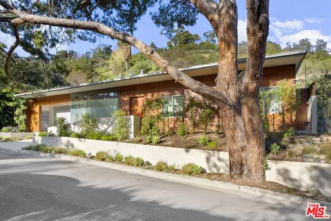 8137 Amor Rd, Los Angeles, CA 90046