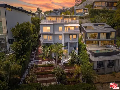 1745 Viewmont Dr, West Hollywood, CA 90069