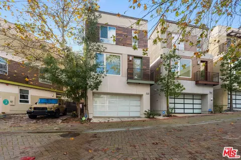 6738 W Gill Way, Los Angeles, CA 90068