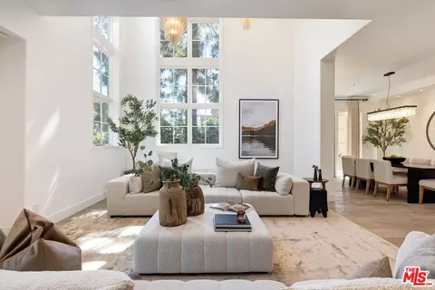 11500 San Vicente Blvd #221, Los Angeles, CA 90049