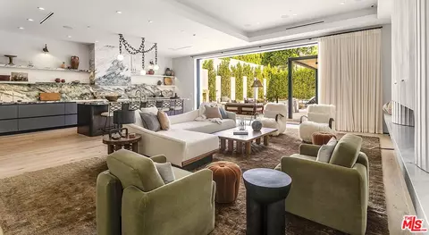 324 S Medio Dr, Los Angeles, CA 90049