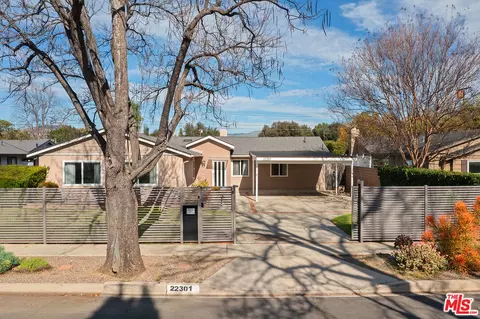 22301 Leadwell St, Canoga Park, CA 91303