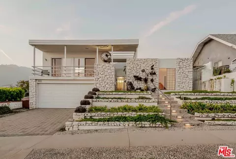 18145 Kingsport Dr, Malibu, CA 90265