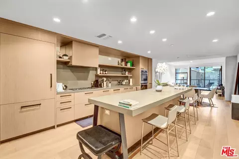 10777 Wilshire Blvd #209, Los Angeles, CA 90024