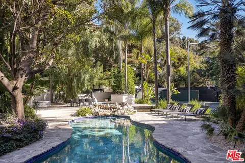 1930 Laurel Canyon Blvd, Los Angeles, CA 90046