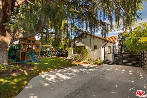 956 Parkman St, Altadena, CA 91001
