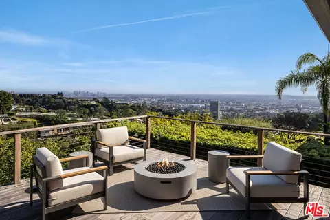 1612 Gilcrest Dr, Beverly Hills, CA 90210