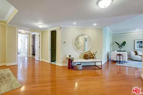 4752 Park Encino Ln #212, Encino, CA 91436