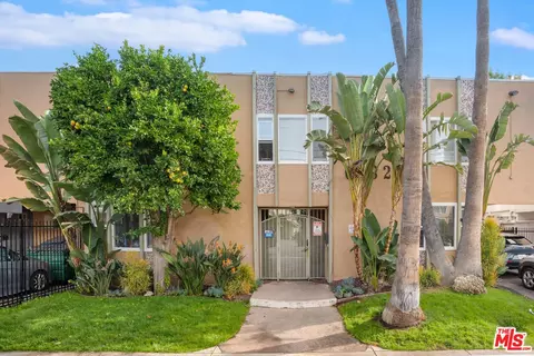 6632 Darby Ave, Reseda, CA 91335