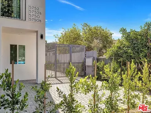 5750 Kester Ave, Van Nuys, CA 91411
