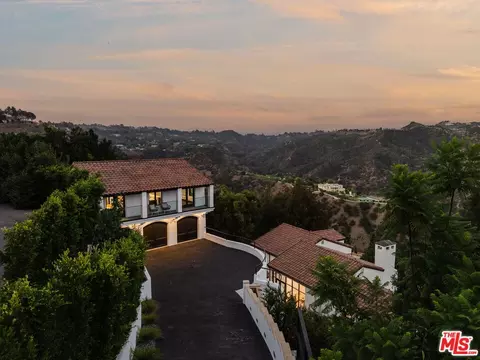 1648 Summitridge Dr, Beverly Hills, CA 90210