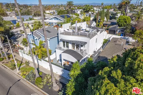 View/Area - 2332 Ocean Ave, Venice, CA 90291 photo 3 of 5