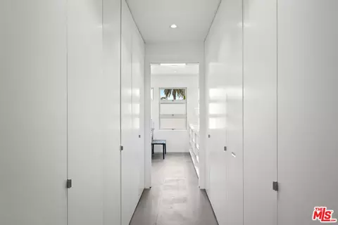Entry Way - 2332 Ocean Ave, Venice, CA 90291 photo 5 of 6