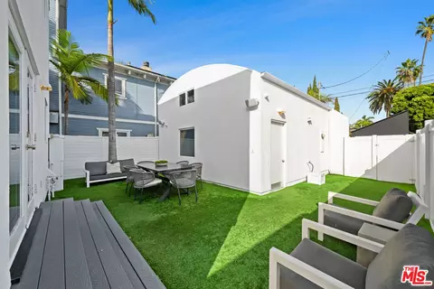 Exterior - 2332 Ocean Ave, Venice, CA 90291 photo 10 of 12