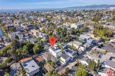 View/Area - 2332 Ocean Ave, Venice, CA 90291 photo 5 of 5