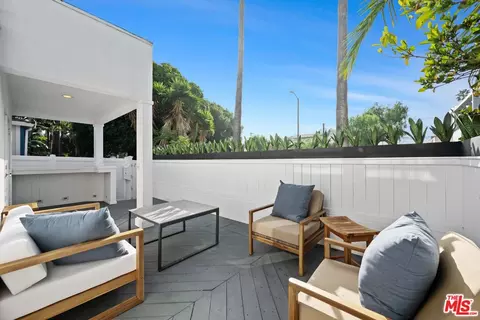 Exterior - 2332 Ocean Ave, Venice, CA 90291 photo 3 of 12