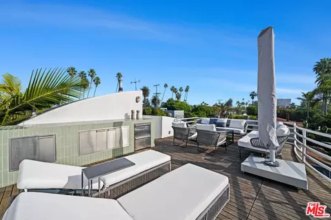 Exterior - 2332 Ocean Ave, Venice, CA 90291 photo 7 of 12