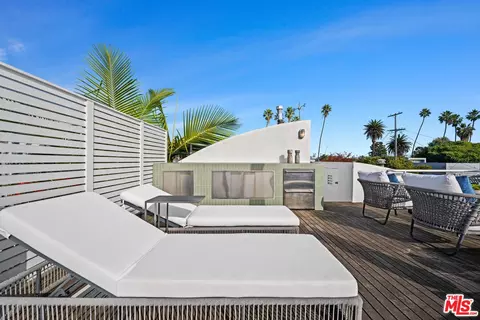Exterior - 2332 Ocean Ave, Venice, CA 90291 photo 6 of 12
