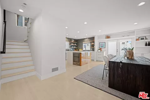 Entry Way - 2332 Ocean Ave, Venice, CA 90291 photo 4 of 6