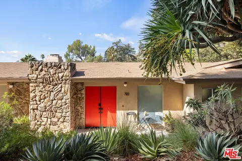 702 Cavanagh Rd, Glendale, CA 91207