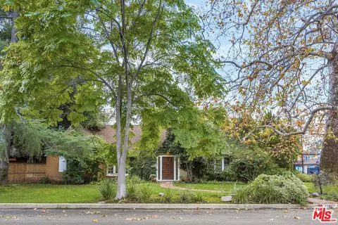 11952 Hesby St, Valley Village, CA 91607
