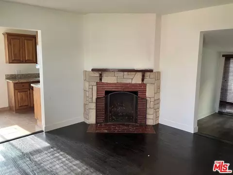 Living - 271 W Ash Ave, Burbank, CA 91502 photo 2 of 2