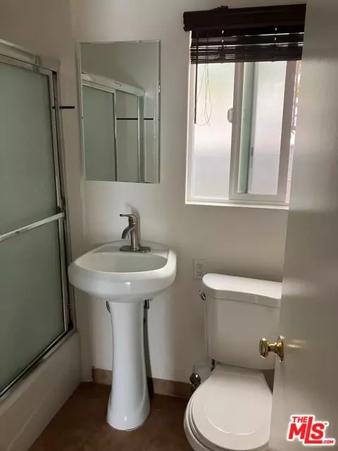 Bath - 271 W Ash Ave, Burbank, CA 91502 photo 1 of 2