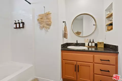 Bath - 55840 Free Gold Dr, Yucca Valley, CA 92284 photo 3 of 3