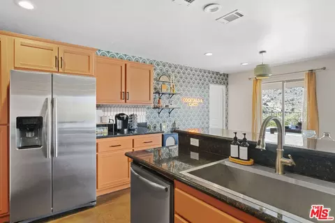 Kitchen - 55840 Free Gold Dr, Yucca Valley, CA 92284 photo 2 of 3