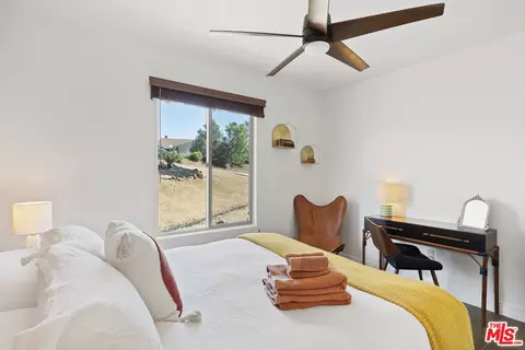 Bedroom - 55840 Free Gold Dr, Yucca Valley, CA 92284 photo 4 of 6
