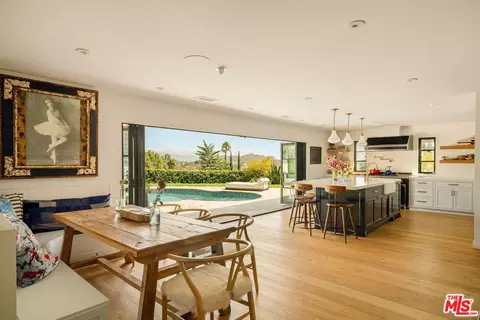 8251 Skyline Dr, Los Angeles, CA 90046
