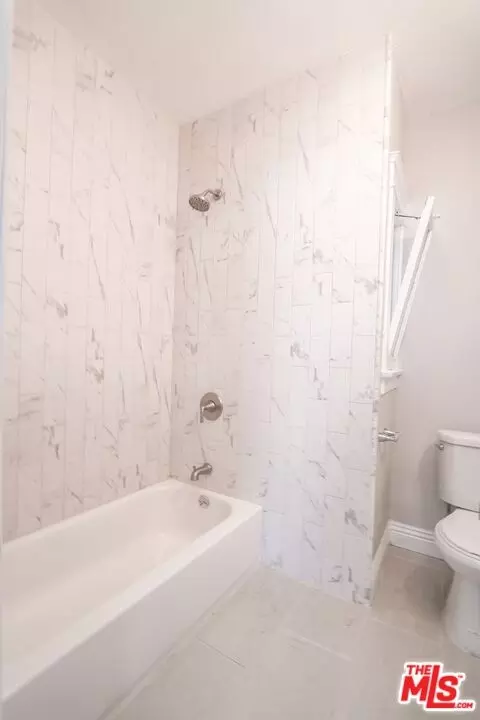Bath - 328 W 8th St, Long Beach, CA 90813 photo 2 of 2