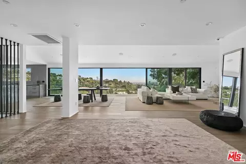 11010 Chalon Rd, Los Angeles, CA 90077