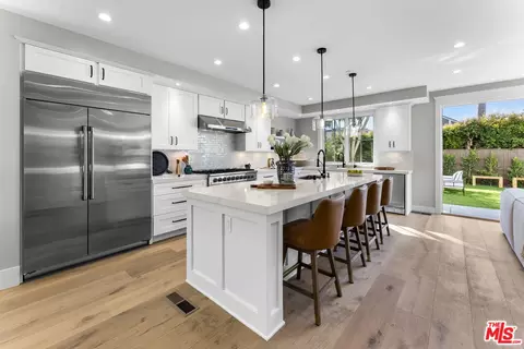7501 Agnew Ave, Los Angeles, CA 90045