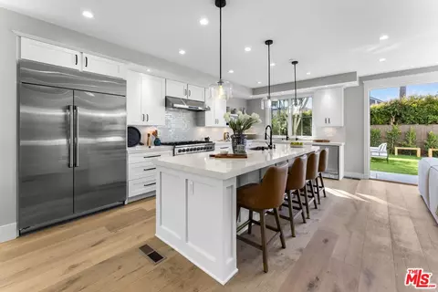 7501 Agnew Ave, Los Angeles, CA 90045
