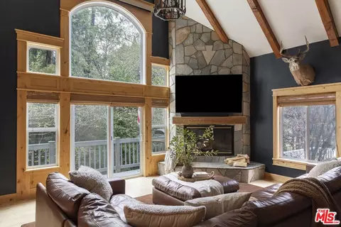 265 Garden Dr, Lake Arrowhead, CA 92352