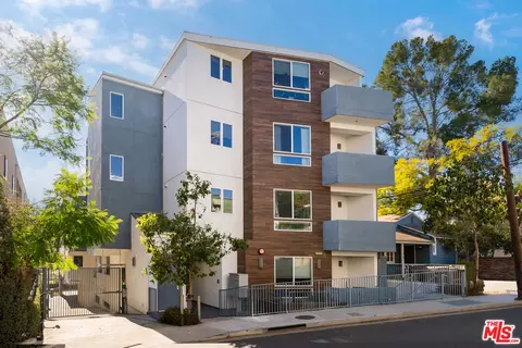 11912 Laurelwood Dr #103, Studio City, CA 91604