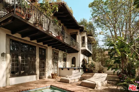 2729 Nichols Canyon Rd, Los Angeles, CA 90046