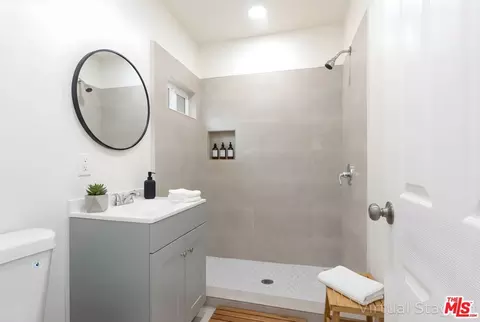 Bath - 2650 E 220th St, Carson, CA 90810 photo 3 of 4