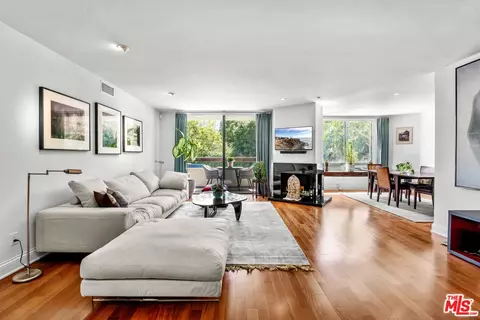 851 N Kings Rd #102, West Hollywood, CA 90069