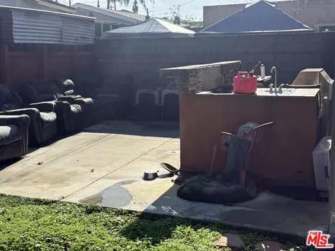 Exterior - 1218 N Spring Ave, Compton, CA 90221 photo 3 of 3