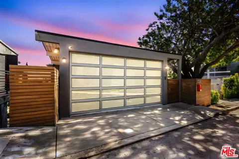 2226 Ronda Vista Dr, Los Angeles, CA 90027