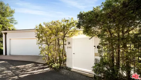 2745 La Cuesta Dr, Los Angeles, CA 90046
