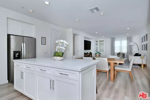 27120 Red Tail Pl, Valencia, CA 91381