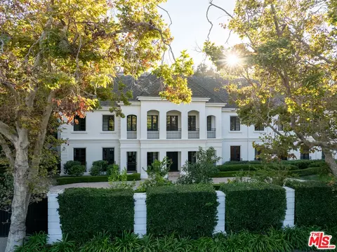 3901 Longridge Ave, Sherman Oaks, CA 91423